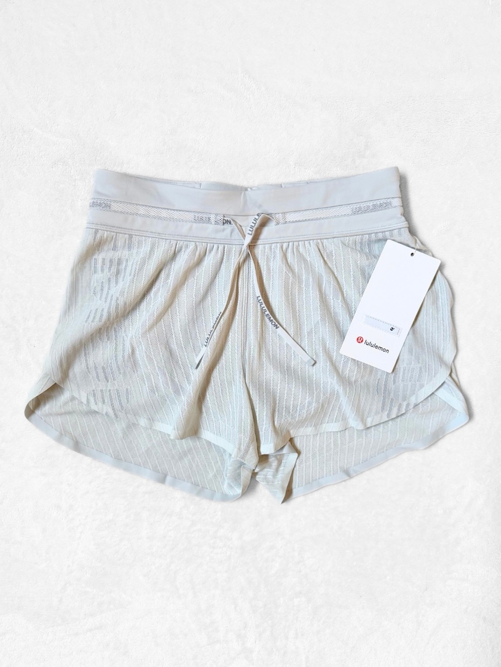 NWT Lululemon Fast & Free Airflow Mid-Rise Running Short 3” – Vapor – Size 4